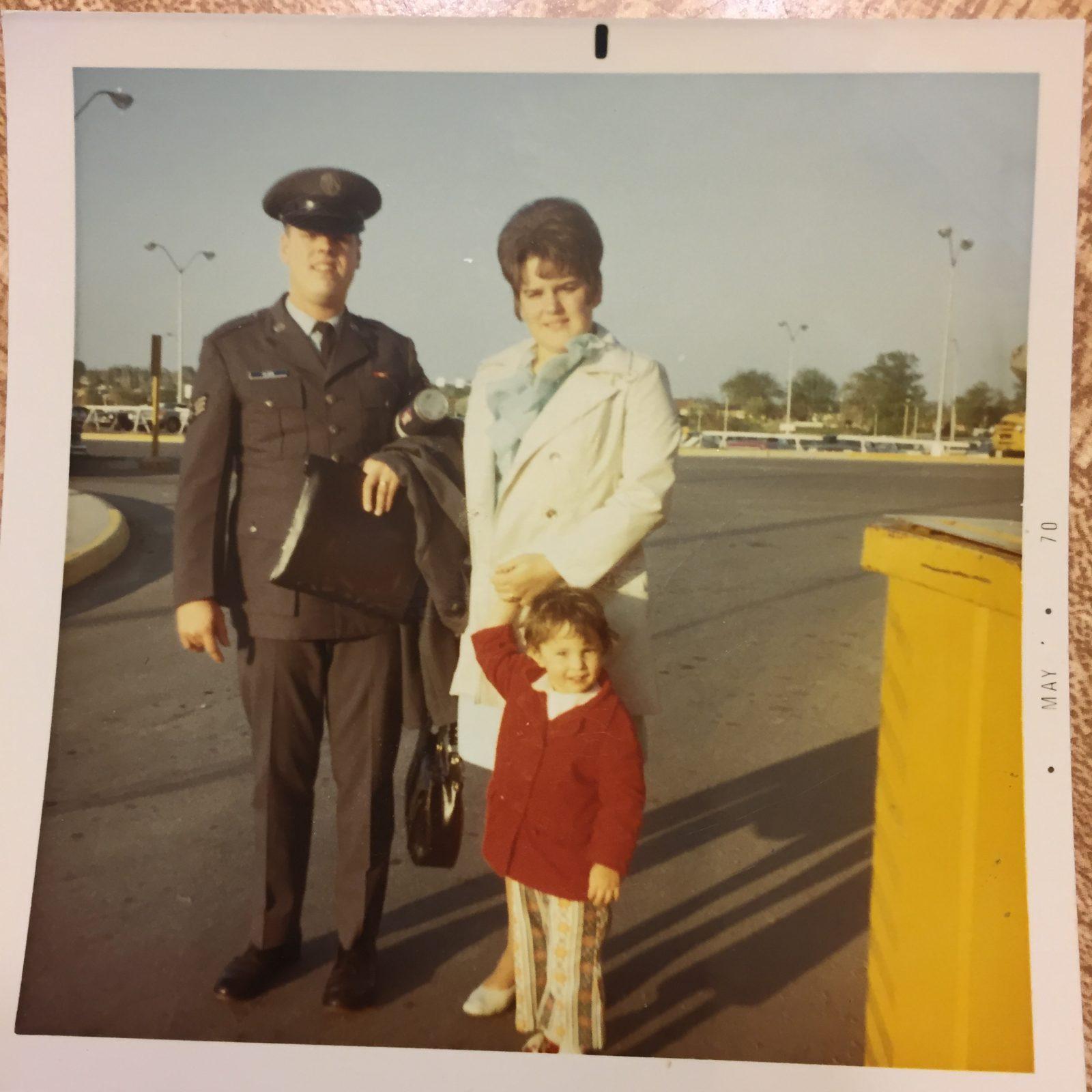 A 3-year-old Vicki with her parents.